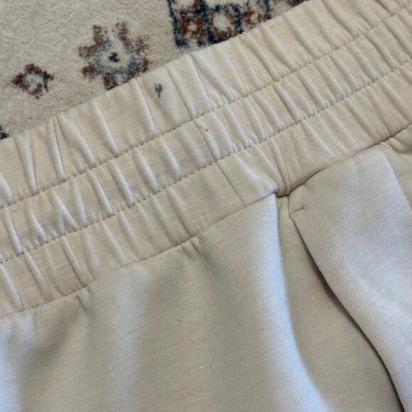 Rhone DreamGlow Shorts in Sand Women's size Medium - Picture 10 of 10